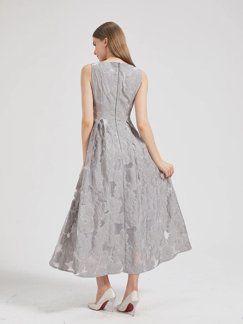 Vestido Largo Elegante con Bordado Floral