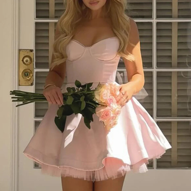 Vestido Corto de Verano con Estampado Floral y Diseño Ligero