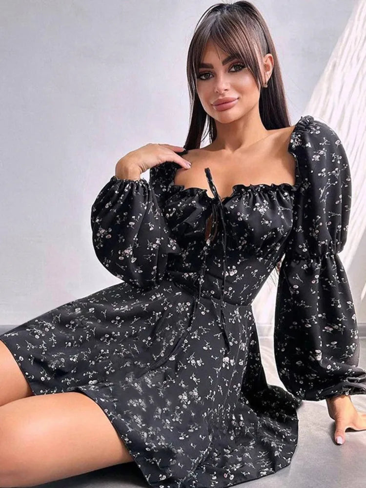 Vestido Mini Floral con Mangas Abullonadas y Espalda Descubierta