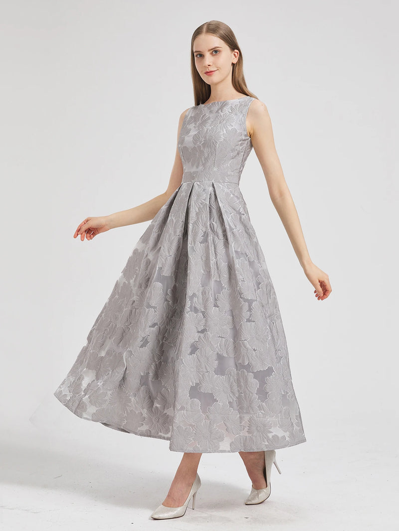 Vestido Largo Elegante con Bordado Floral